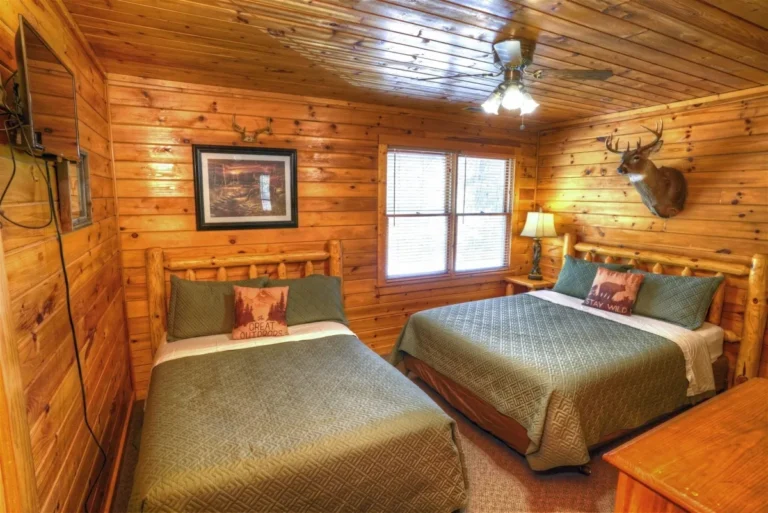 Deer Crossing Lodge Bedroom #4 near Helen, GA