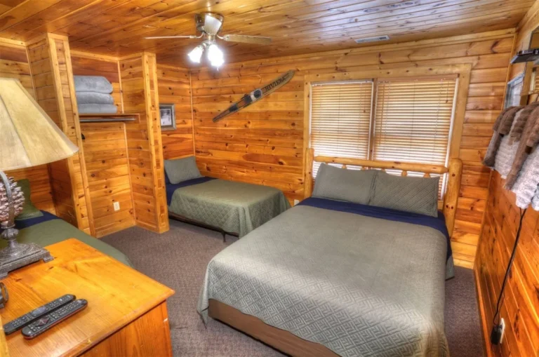Deer Crossing Lodge Bedroom #5 near Helen, GA