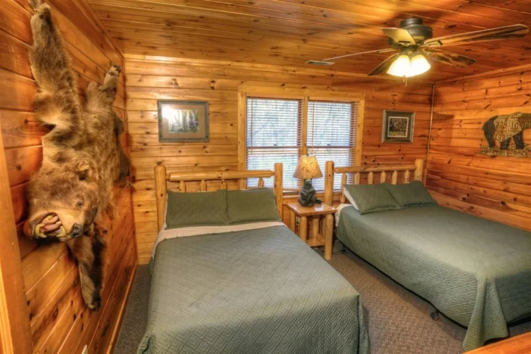Deer Crossing Lodge Bedroom #6 near Helen, GA