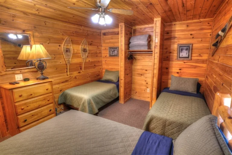 Deer Crossing Lodge bedroom with 3 beds near Helen, GA