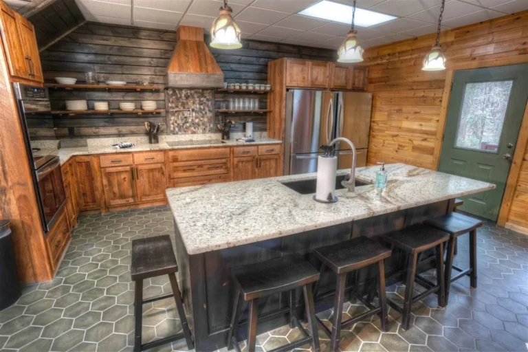 Deer Crossing Lodge Full Kitchen View near Helen, GA