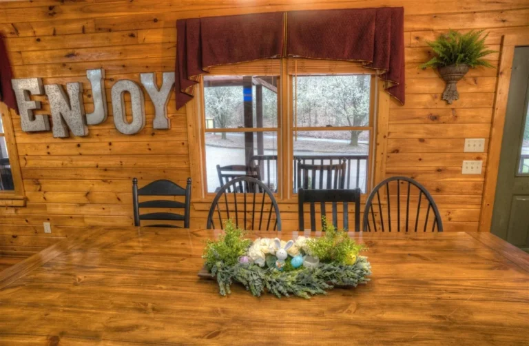 Deer Crossing Lodge Kitchen table with center piece near Helen, GA