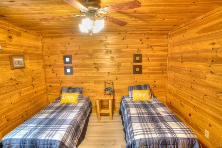 Forest Haven Cabin Two Twin Beds near Helen, GA