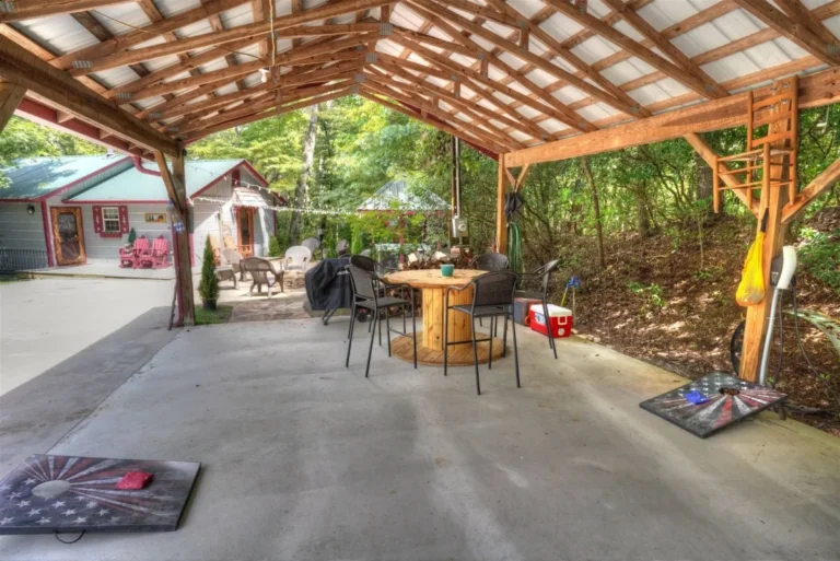 910 Meine Huette 6 Meine Huette Cabin Covered Patio in Sautee Nacoochee, GA