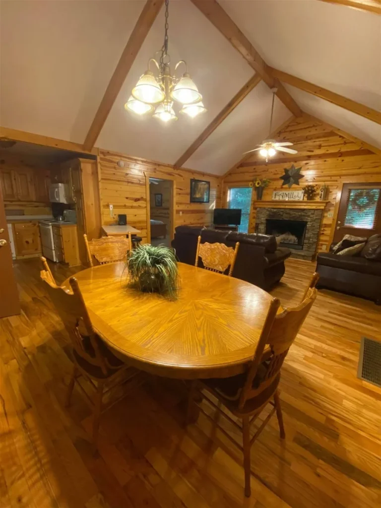 81 Miners Mountain 4 Miners Mountain Cabin Dining Table in Sautee Nacoochee, GA